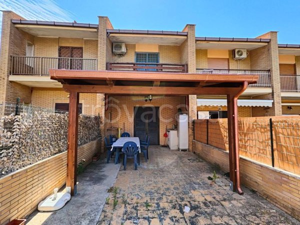 casa indipendente in vendita ad Ardea in zona Marina di Ardea