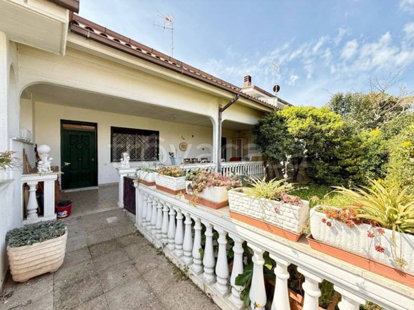 casa indipendente in vendita ad Ardea in zona Nuova Florida