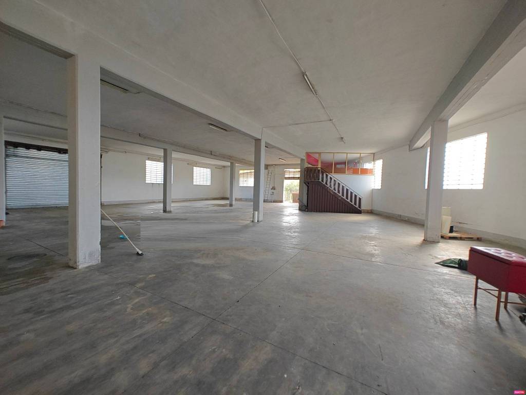 locale commerciale in vendita ad Ardea