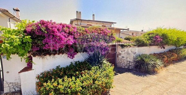 casa indipendente in vendita ad Ardea in zona Nuova California