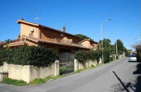 casa indipendente in vendita ad Ardea in zona Colle Romito