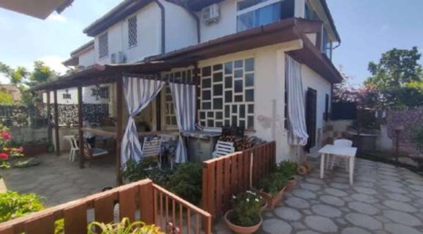 casa indipendente in vendita ad Ardea in zona Colle Romito