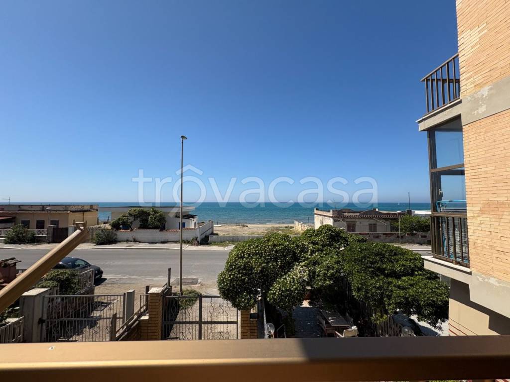 appartamento in vendita ad Ardea in zona Marina di Ardea