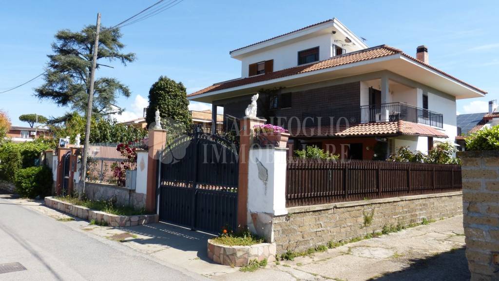 casa indipendente in vendita ad Ardea in zona Colle Romito
