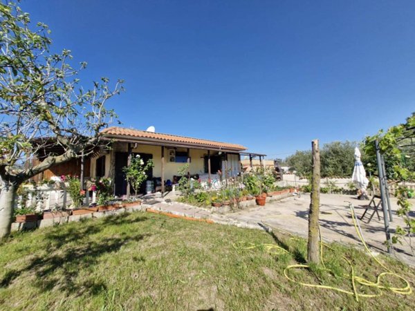casa indipendente in vendita ad Ardea in zona Nuova California