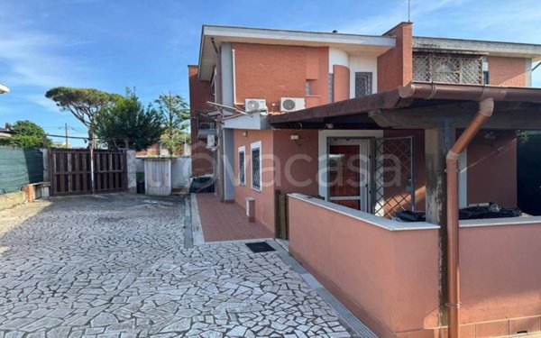 casa indipendente in vendita ad Ardea in zona Colle Romito