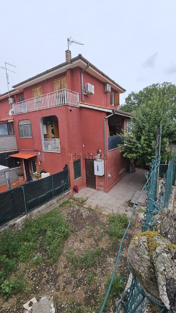 appartamento in vendita ad Ardea in zona Montagnano