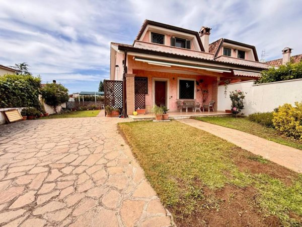 casa indipendente in vendita ad Ardea in zona Nuova Florida