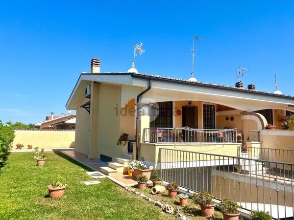 appartamento in vendita ad Ardea in zona Marina di Ardea