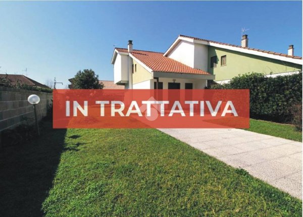 casa indipendente in vendita ad Ardea in zona Lido dei Pini
