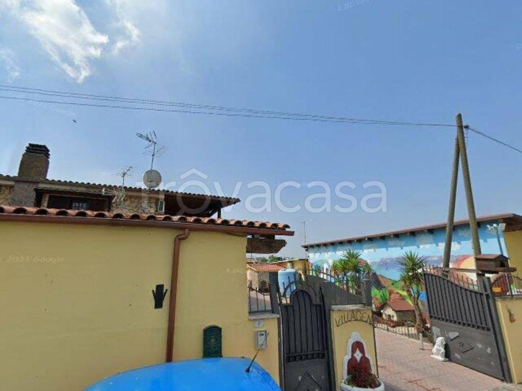 negozio in vendita ad Ardea in zona Castagnetta
