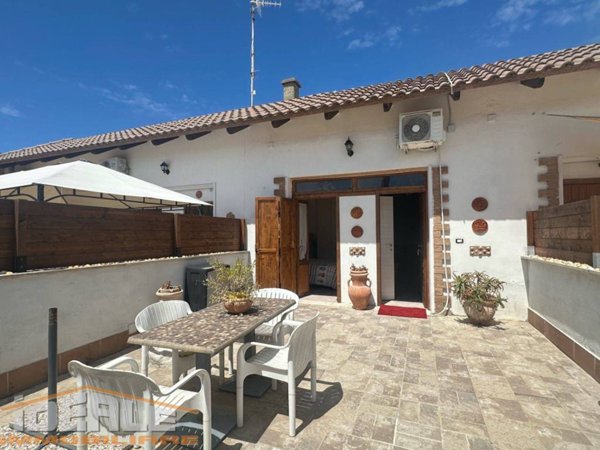 casa indipendente in vendita ad Ardea in zona Colle Romito