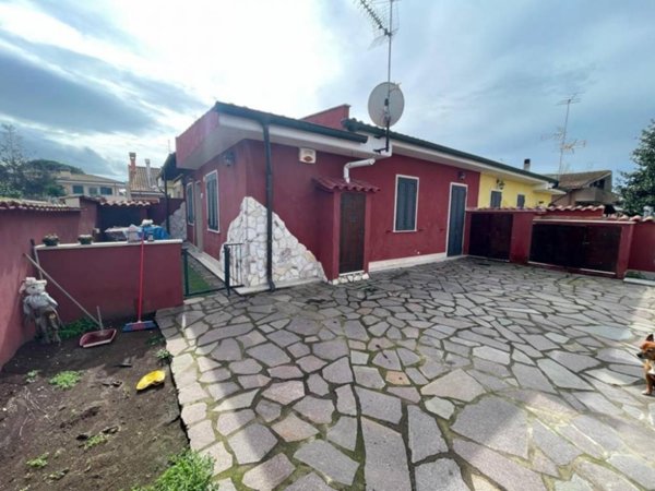 casa indipendente in vendita ad Ardea in zona Nuova Florida