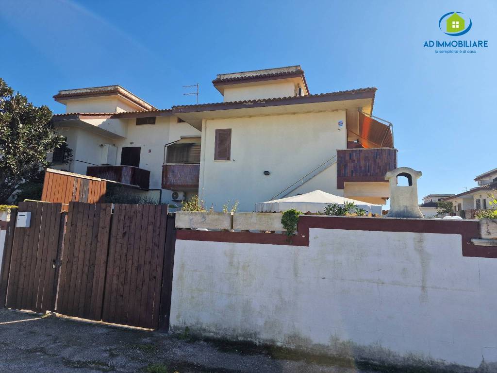 appartamento in vendita ad Ardea in zona Marina di Ardea