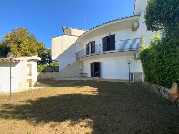 casa indipendente in vendita ad Ardea in zona Marina di Ardea
