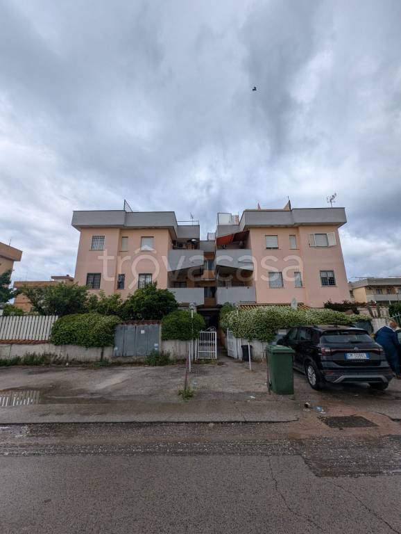 appartamento in vendita ad Ardea in zona Marina di Ardea
