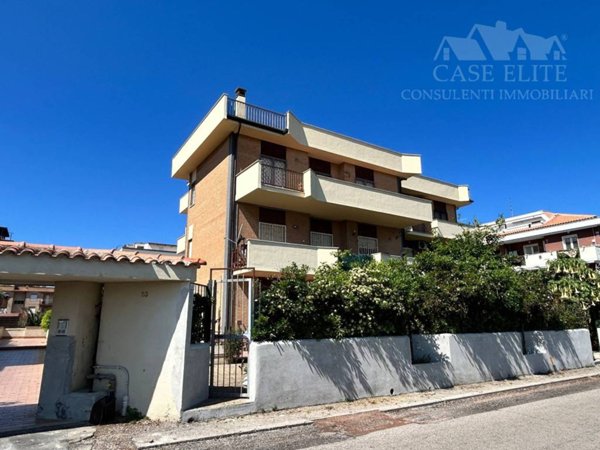 appartamento in vendita ad Ardea in zona Marina di Ardea