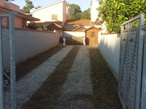 appartamento in vendita ad Ardea in zona Colle Romito