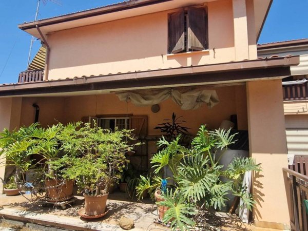 casa indipendente in vendita ad Ardea in zona Montagnano