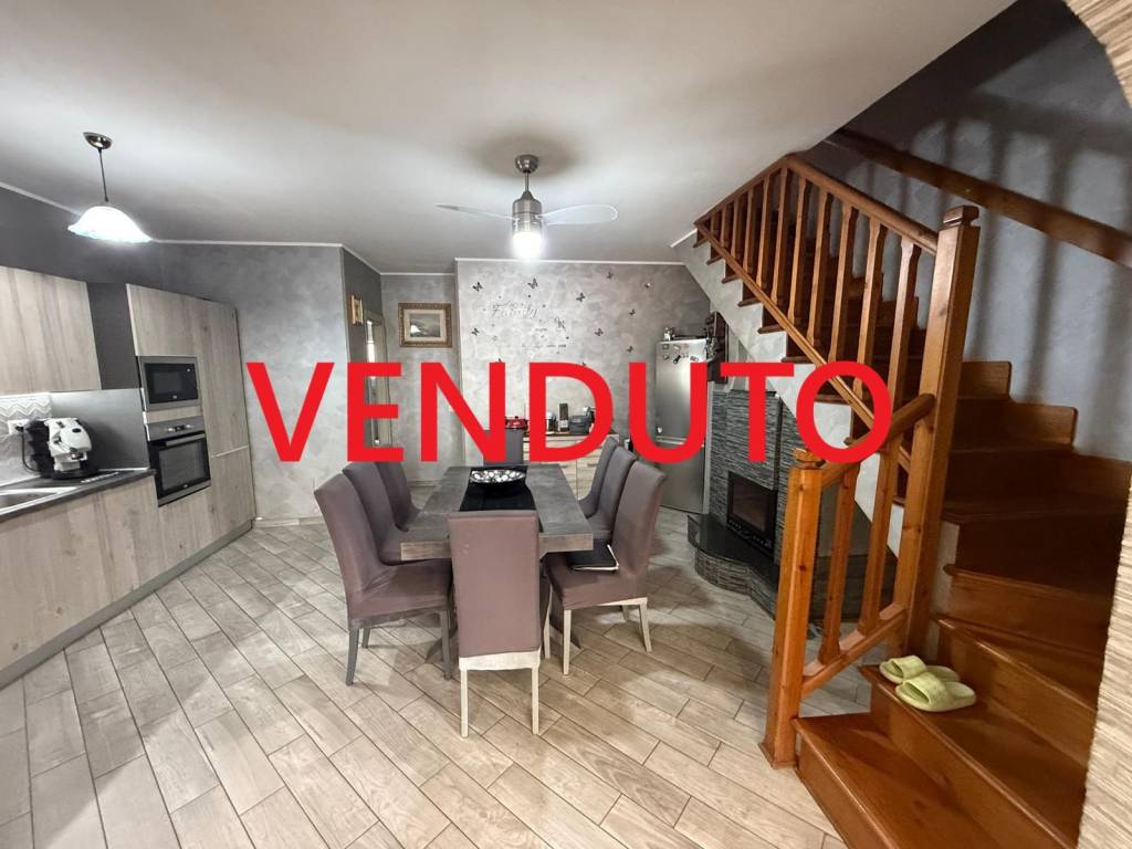 casa indipendente in vendita ad Ardea in zona Lido dei Pini