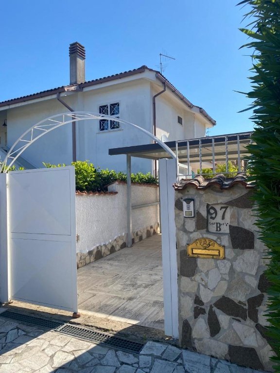 appartamento in vendita ad Ardea in zona Nuova California