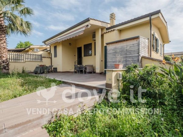 casa indipendente in vendita ad Ardea in zona Banditella