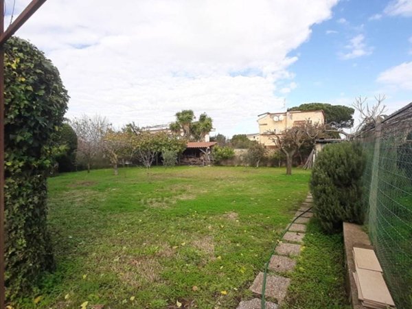 casa indipendente in vendita ad Ardea in zona Nuova California