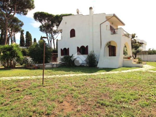 casa indipendente in vendita ad Ardea in zona Lido dei Pini