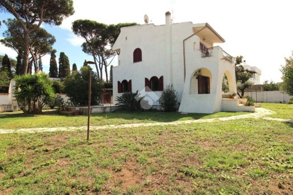 casa indipendente in vendita ad Ardea in zona Lido dei Pini