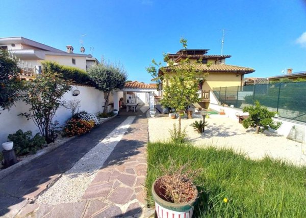 casa indipendente in vendita ad Ardea in zona Nuova Florida