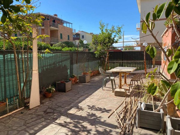 appartamento in vendita ad Ardea in zona Marina di Ardea