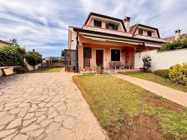 casa indipendente in vendita ad Ardea in zona Nuova Florida