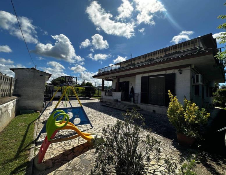 casa indipendente in vendita ad Ardea in zona Banditella
