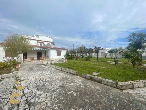 casa indipendente in vendita ad Ardea in zona Marina di Ardea