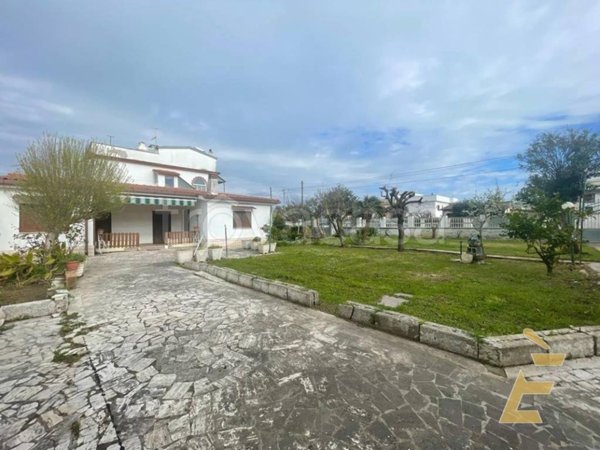 casa indipendente in vendita ad Ardea in zona Marina di Ardea