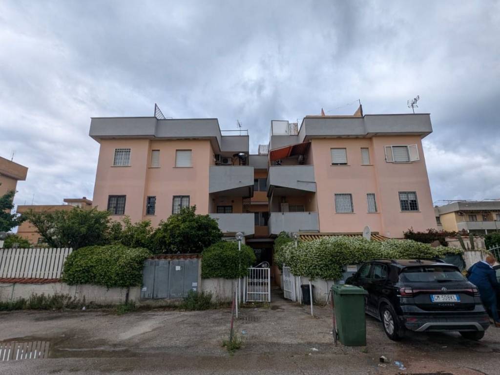 appartamento in vendita ad Ardea in zona Marina di Ardea