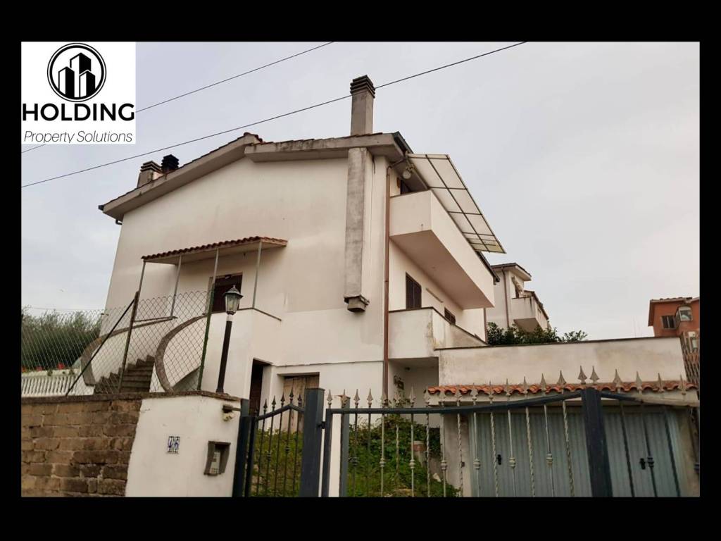 casa indipendente in vendita ad Ardea in zona Castagnetta