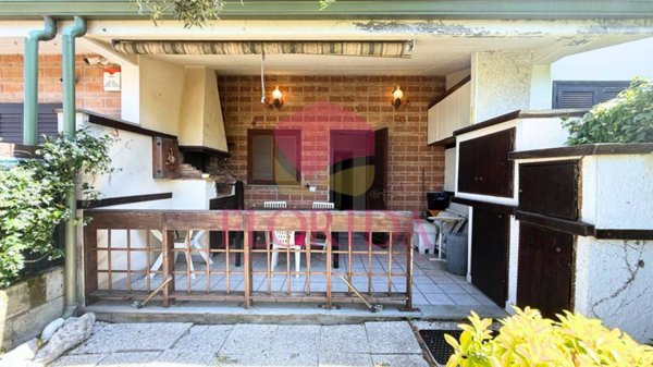 casa indipendente in vendita ad Ardea in zona Colle Romito