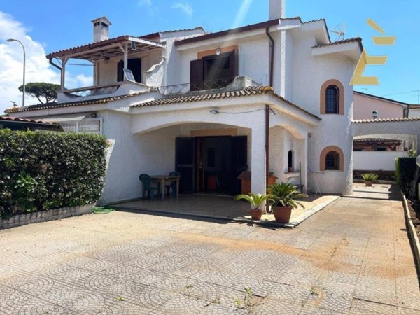 casa indipendente in vendita ad Ardea in zona Colle Romito