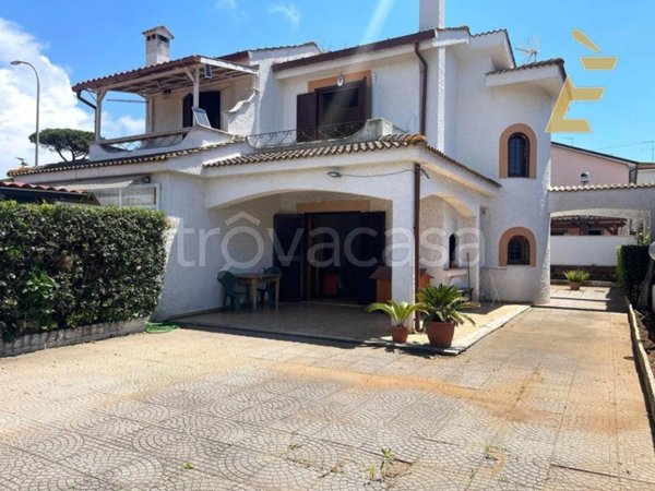 casa indipendente in vendita ad Ardea in zona Colle Romito