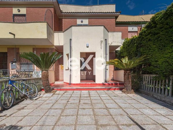 casa indipendente in vendita ad Ardea in zona Lido dei Pini