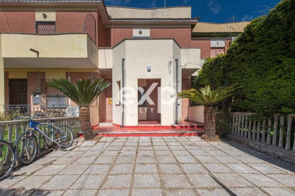 casa indipendente in vendita ad Ardea in zona Lido dei Pini