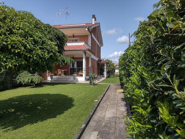 casa indipendente in vendita ad Ardea in zona Nuova Florida