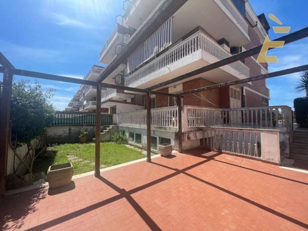 appartamento in vendita ad Ardea in zona Marina di Ardea