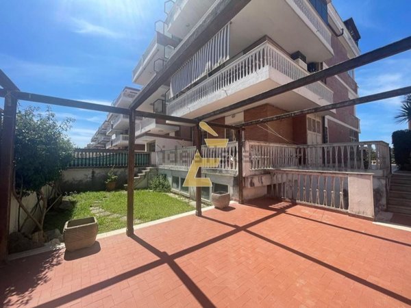 appartamento in vendita ad Ardea in zona Marina di Ardea