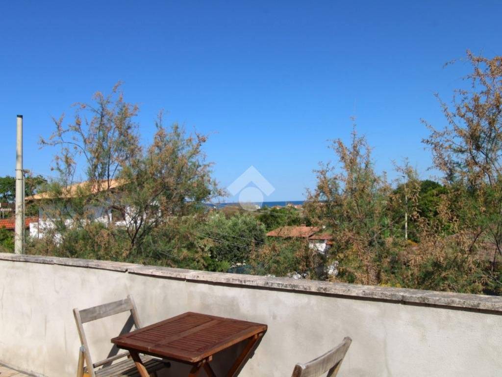 appartamento in vendita ad Ardea in zona Lido dei Pini