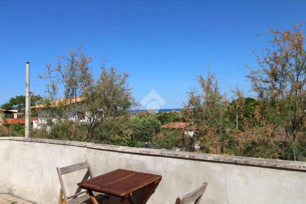 appartamento in vendita ad Ardea in zona Lido dei Pini