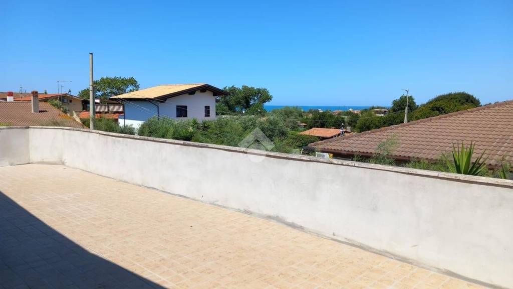 appartamento in vendita ad Ardea in zona Lido dei Pini
