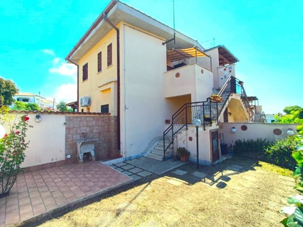 casa indipendente in vendita ad Ardea in zona Nuova California