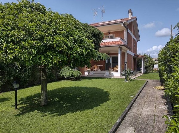 casa indipendente in vendita ad Ardea in zona Nuova Florida